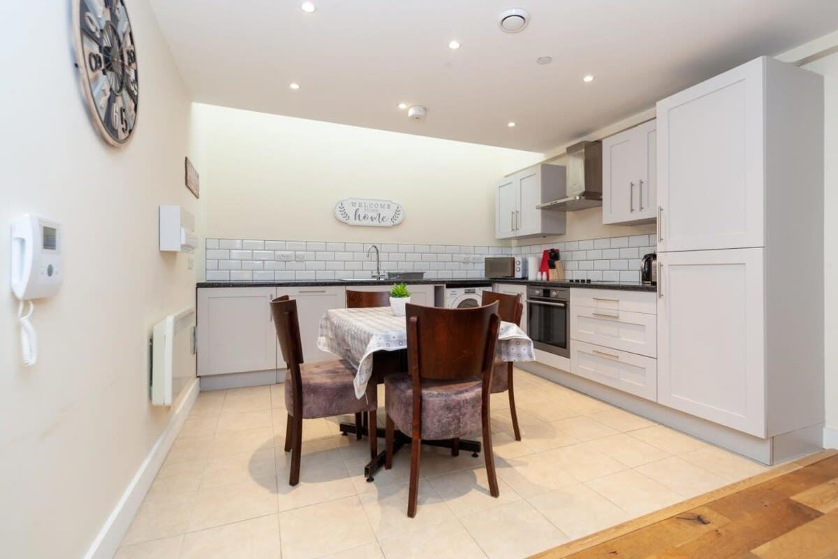 Characterful 2 Bedroom In Brixton * Londra